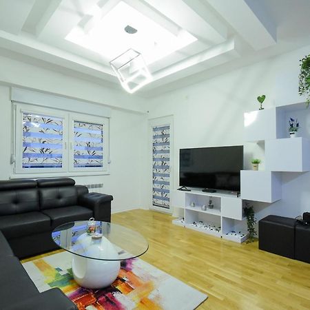 Luxury "Cube" Apartment 斯科普里 外观 照片